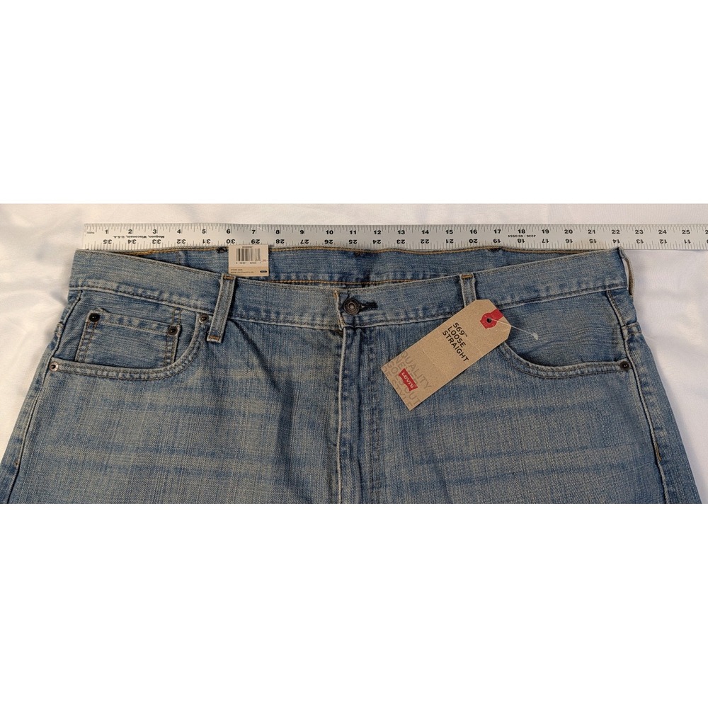 Levis 569 Loose Straight Jeans Mens 42x32 Light Wash Denim Blue 00569-0601 NWT - Picture 4 of 12